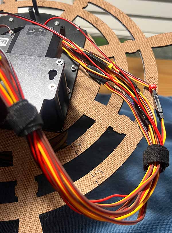 Speaker cables in bundle